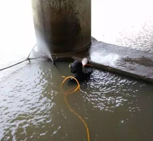 水下超級英雄碳纖維布，加固海洋建筑的隱形力量